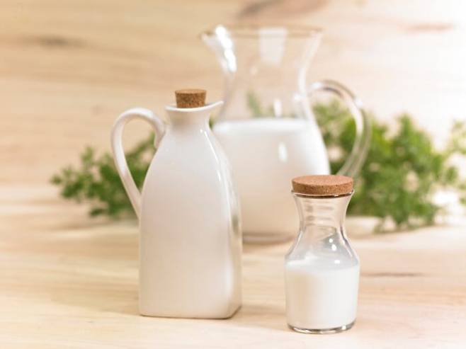 수분과 영양소가 풍부한 우유도 몸에 에너지를 더하고 건강을 유지하는 데 도움이 된다.[사진 = 게티이미지뱅크]
