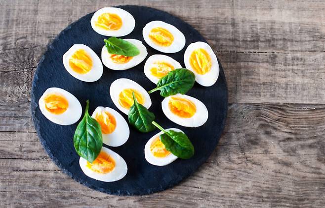 삶은 달걀을 먹으면 단백질은 물론 비타민D도 섭취할 수 있다.[사진=게티이미지뱅크]