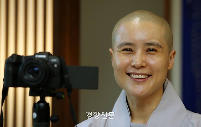 개인 유튜브 채널을 운영하는 무여스님은 “아름다운 사찰을 소개하는 영상으로 불교의 문턱을 낮춰보고 싶다는 생각에 유튜버가 됐다”고 말했다. 서성일 선임기자
