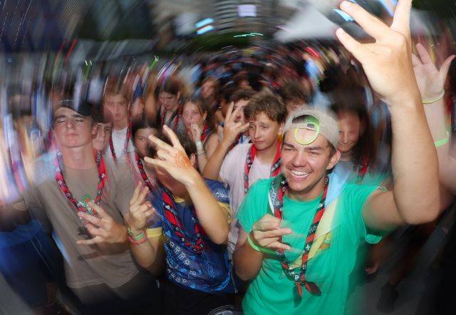 2023 새만금 세계스카우트 잼버리 참가 대원들이 9일 오후 서울 광화문광장에서 열린 '웰컴 투 서울 댄스나이트' 행사에서 다 함께 어울려 춤을 추고 있다. 연합뉴스