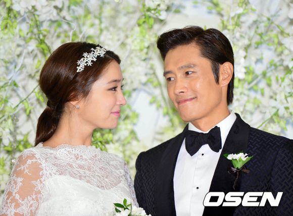 Actors Lee Byung-hun and Lee Min-jung Couple have recently become more open to private life, narrowing their distance from the public and becoming a couple.Previously, the image of the top star Couple, which can only be met through works, was strong, but nowadays it has become more familiar.Lee Byung-hun, Lee Min-jung Couple was just a mystic couple until a few years ago when they married in 2013.Lee Byung-hun was active in Hollywood, and Lee Min-jung was also active in his work.However, Lee Min-jung revealed the reverse aspect of these Couples, including SNS and entertainment activities.Lee Byung-hun and Lee Min-jung Couples comic chemistry was so great that I thought it was such a funny and funny Couple.In 2021, when Lee Byung-hun filmed the movie  ⁇  concrete Utopia  ⁇ , Lee Min-jung sent a snack to the film, and Lee Byung-hun said that there was no such comment until now. Lee Min-jungs snack photo with the phrase There was no such wife .Lee Min-jung showed his wit by leaving a comment on Lee Byung-huns post, Can I write a comment?In addition, Lee Min-jung teased Lee Byung-hun by leaving a comment saying that Lee Byung-hun would need to practice in a self-portrait posted on the SNS. Lee Byung-hun then tagged Lee Min-jungs ID in a post, I left a post.In June, Lee Byung-hun unveiled a video that suddenly danced to the music during the rehearsal of a fan meeting in Japan, saying that it is still a dazzling move.Lee Min-jung responded that he was a  ⁇   ⁇   ⁇   ⁇ , and he laughed at Lee Byung-hun fan who responded that he was a  ⁇   ⁇   ⁇   ⁇ !Lee Byung-hun reveals comical images and photographs without hesitation, and Lee Min-jung, who is the only one who treats Lee Byung-hun, shows off his affection with a playful tit-for-tat .Lee Byung-hun, Lee Min-jung Couple, who showed love even after more than 10 years of marriage. Couple Couple, who boasted Couple, reported the second pregnancy news.In 2015, after holding her first son in her arms, she is pregnant for the second time in eight years and is receiving many congratulations.In the meantime, Lee Byung-hun appeared on the TVN  ⁇  You Quiz on the Block  ⁇  on the 9th of the movie  ⁇  concrete Utopia  ⁇  promotion car, and his wife Lee Min-jung and his son Jun- .When Yoo Jae-seok asked if his son wanted to be like me, Lee Byung-hun said, Other people say its just like me. It feels good, but its amazing. Lee Byung-hun said, Its cool and humorous. It makes me laugh so much. At first, I asked him what kind of charm he was going to marry. He said it was really funny.Lee Byung-hun, Lee Min-jung, who was a top-star couple that was difficult to reach before.However, it also opened its private life and publicly showed Alkhondong Kimi, and it became a couple more suitable for the expression Couple  ⁇ , which is more familiar than the distant top star Couple  ⁇ .DB, broadcast capture