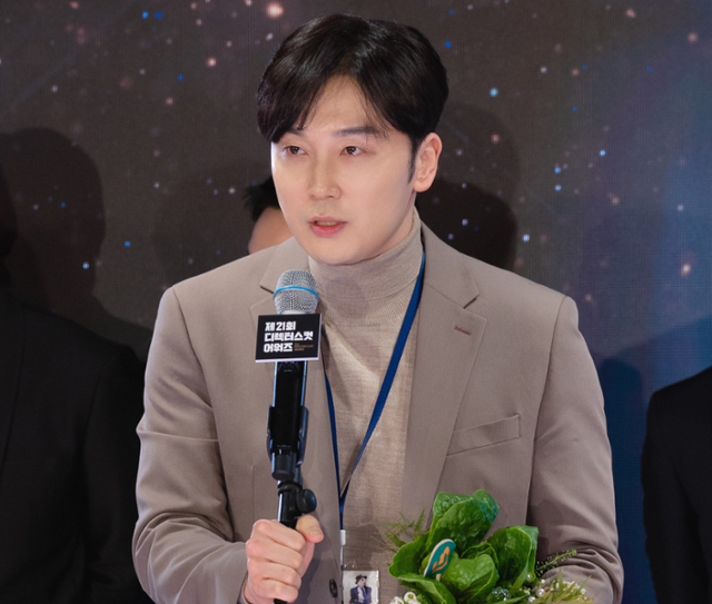 서현우가 '조국과 민족'으로 돌아온다. 저스트엔터테인먼트 제공