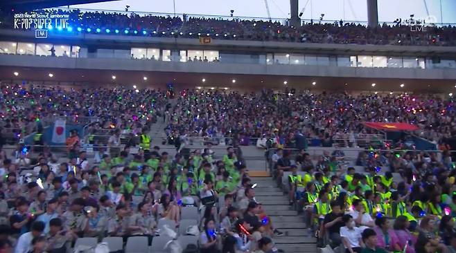 In the jamboree concert, a sudden kiss scene was captured and collected.The K-pop Super Live (hereinafter jamboree Concert), which marks the finale of the 2023 Saemangeum WorldSkout jamboree Competition, was held at the Seoul World Cup Stadium in Sangam-dong, Mapo-gu, Seoul, in the afternoon of the 11th.The event was broadcast live on KBS 2TV.On this day, the event was as unique as the worlds 40,000 Skout Great circles gathered to enjoy the beauty of the 2023 Saemangeum WorldSkout jamboree competition and enjoy the K-Pop Stage.At the end of the twists and turns, the 19 teams that finally joined the lineup prepared a stage of various genres and styles ranging from global hits to the latest songs, bringing out the hot cheers of jamboree Great circles.At the end of the hard journey, the other great circles made their last memories as they enjoyed the jamboree Concert with a heartfelt heart.The great circles captured by the live broadcasts showed that they enjoyed jamboree concert, such as dancing, dancing, gathering and taking certified photographs.As K-pops status has risen significantly in the global music market, they were great circles enjoying every moment from rookie Stage to popular idol Stage.Among them, the appearance of the great circles captured at the time of the PSY Cus Stage attracted the attention.PSY Cus DO or DIE During the stage, the audience was caught by the camera, and two great circles of men were excited and enthusiastic.Everyone was puzzled by the Kiss production at the ballpark Kiss time.In particular, the scene was watched by fans around the world on YouTube channels as well as broadcasts, and the sudden Kiss time, which had never been seen before, was enough to surprise everyone.As a result, the video clip of the two kissing has spread rapidly through various online communities and platforms.I can not believe it, I doubted my eyes, This is not a baseball field, and Why do I want Kiss time at jamboree Concert?