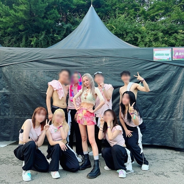 The groups two-aniwon singer, Daraa Park, presented an extraordinary stage costume at the music festival Waterbam.Waterbam is fun, said Daraa Park, who appeared on Waterbam Suwon FC 2023 held on the 12th. But there is no picture before getting wet like a new waterbam.First Water Night, Suwon FC, Thank you for a happy first experience on personal social media.In addition, Daraa Park released two group photos taken with dancers, dressed in a green bikini with a cropped top and a colorful mini skirt.San Daraa Park previously appeared on YouTubes web entertainment show Satire Love Alcohol last month and said, Ill take it off when I come in Waterbam.I wanted to wear a bathing suit like a sister in a movie because it is a song suitable for a hot summer, said Daraa Park, who introduced a new song Festival. I thought I wanted to see it coolly because there are many festivals these days.
