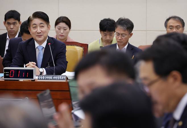 이동관 방송통신위원장 후보자가 18일 국회에서 열린 인사청문회에 참석해 질의를 듣고 있다. ⓒ연합뉴스