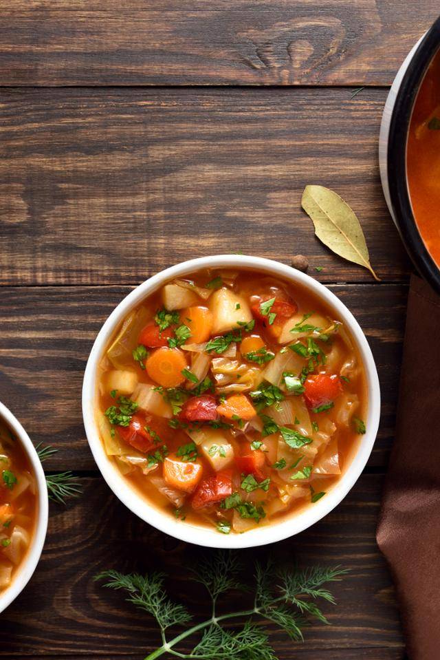 양배추와 토마토 등을 끓여 만든 수프. 게티이미지뱅크