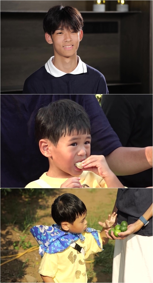 Kang Kyung-joons first son, 17-year-old jeong-an, reveals his majestic math score.KBS 2TV  ⁇  The Return of Superman  ⁇  493, which is broadcasted at 8:30 pm on August 29, reveals the daily life of Kang Kyung-joon jeong-an Jung Woo.On this day, Sambuja went on a trip to Jeju Island with jeong-ans best friends.On this day, Kang Kyung-joon asks the friends of the first son, 17-year-old jeong-an, to ask questions about jeong-ans school life.jeong-ans friends say that jeong-an sleeps well at school and surprises his father Kang Kyung-joon.As soon as jeong-an began to panic, another friend revealed jeong-ans math score with a steamed vibe, saying that jeong-an is three points in mathematics, regardless of jeong-ans embarrassed face.Jeong-an, who has been inaccurate with his score that is not more accurate than the fact that his math score is open, gives a smile by officially certifying his math score, saying that he is 17 points instead of 3 points.On the other hand, the 5-year-old Jung Woo induces a lust with a resemblance to the 17-year-old jeong-an. Jung Woo is in the arms of his brother jeong-an and challenges him to pick a citrus with his fern hand.Jeong-an shows his brother Jung Woo five citrus fruits in the palm of his hand, and gives a surprise number quiz to Jung Woo.Jung Woo calmly wants to count the number of citrus fruits.When Jeong-an, who is embarrassed by this, asks for the number again, Jung Woo hurriedly leaves his place and avoids the answer, saying that he is proud of the fraternity of his 12-year-old brother-in-law who resembles his math skills.