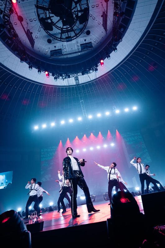 Lee Joon-ho successfully completed the Japan Solo Arena Tour in about five years.Lee Joon-ho made the finale of the tour in Nagoya from 26th to 27th through Kobe from August 5th to 6th, starting from Japan Yokohama from July 22nd to 23rd.Online Love Live! Through Viewing, and live broadcasts at nine CGV theaters across the country for domestic fans, bringing more fans and tours to a meaningful end.Lee Joon-ho, who appeared in the big shout of the fans, opened the performance with Walter Matthau Aeruhi (the day to meet again), which is the tour title and the first line in front of the fans.Pressure, which shows the lighting production, and HYPER, which is a fluent Japanese rap. It is the last performance of Solo Tour in 5 years. I will sing and dance more than ever before.I want you to enjoy it all together. Nobody Else and Fire were released in succession.Lee Joon-ho, who celebrated the 10th anniversary of his debut in Japan Solo this year, said, I wanted to show you the 10 years I have been walking and greet you with growth.Thank you for being with me for 10 years. He introduced the reason why he decided to set the Tour title as Walter Matthau Aeruhi (meet again).CRUSH with intense dance performance, INSANE with overwhelming aura, Darling with sweet vocals.Lee Joon-ho, who sang I love you, a song written and composed by his debut, in front of the audience, said, I hope you will remember that you will always be with me.Ill see you again the next time I see you. Ill look even better than I am now. Congratulations on your 10th anniversary. Thank you! Lee Joon-ho, who has a reputation for fan love, actively communicated with the audience in the performance.In the Love Song and Zero Point, which were performed in Korean, they led the fans enthusiastic response.Fans also cheered at every moment of Lee Joon-ho, shaking the twinkling stick like a star embroidered in the night sky. In addition, 2PM member JUN.K (Jun-ke), Nichkhun was in the audience to cheer Lee Joon-ho, and a strong friendship shone.Lee Joon-ho, who appeared on stage again with his encore voice, sang Time Together to the sweet piano melody.I will wait for the day to meet again with Memory this summer, he said. This time, the video that reflects the Solo Tour from 2013, the debut year of Japan Solo, filled the huge LED screen.As I prepared for this tour, I focused on how to express myself now.I have once again felt that I have been very happy with myself and everyone in the past, and the fans responded with a slogan event with the message Lee Joon-ho celebrates his 10th anniversary! Lee Joon-ho finished his performance with a unique dance performance in the music video of the title song Can I (Can I), which is the same name as the Japan special single officially released on August 23, 2023 Walter Matthau Aeruhi (the day we meet again).In addition to the recent global success of JTBCs Saturday-Sunday drama King the Land, Lee Joon-ho, who successfully completed a solo arena tour with a total of six performances in three cities in Japan, is expected to continue his full-fledged performance in the second half of 2023.JYP Entertainment
