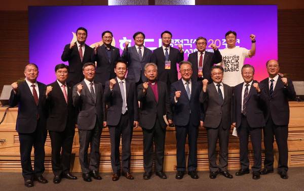 마지막 성회가 끝난 후 팀장 이상 준비위원들은 한 자리에 모여 기감의 부흥을 다짐했다.