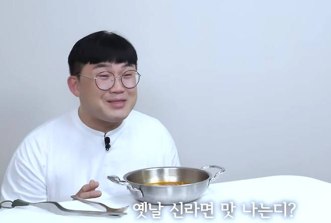 유튜브 채널 '흑백리뷰'에 올라온 신라면 더레드 후기. /유튜브