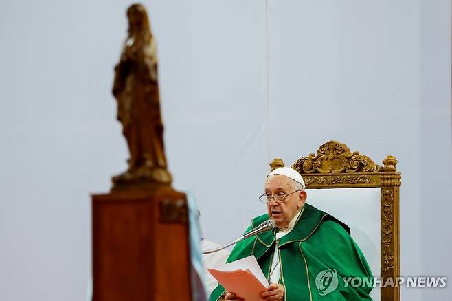3일(현지시간) 몽골에서 연설하는 프란치스코 교황 (로이터=연합뉴스) 3일(현지시간) 몽골 수도 울란바토르에서 연설하는 프란치스코 교황. 2023.9.3. photo@yna.co.kr