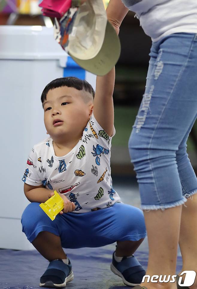 뗑깡 부리는 아이. ‘뗑깡’의 순화어는 ‘생떼’입니다. (뉴스1 자료사진)