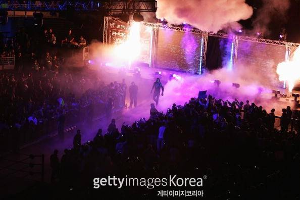 아레나에 등장하는 언더테이커. 사진=게티이미지