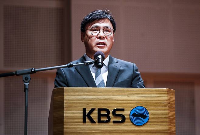 KBS 이사회가 12일 오전 김의철 KBS 사장<사진>의 해임제청안을 의결했다. /뉴시스