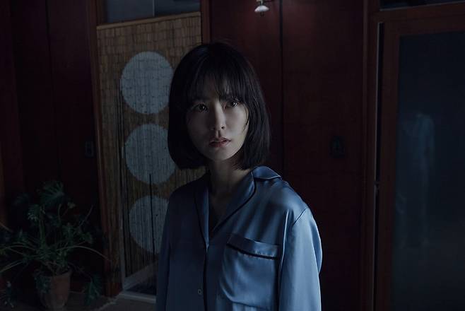 영화 '잠' 포스터 미공개컷. /사진제공=롯데엔터테인먼트