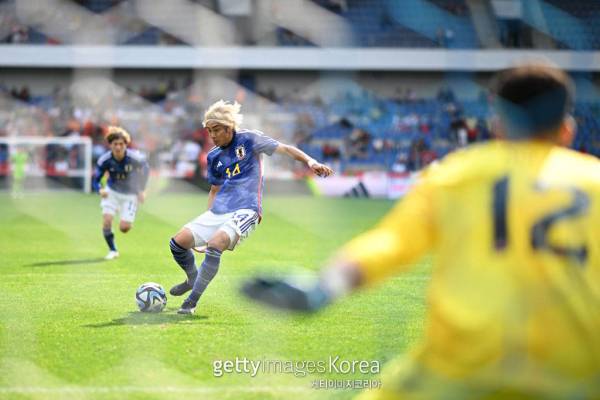 일본 축구대표팀 이토 준야가 12일 튀르키예와의 A매치 평가전에서 페널티킥 쐐기골을 넣는 순간. 사진=게티이미지