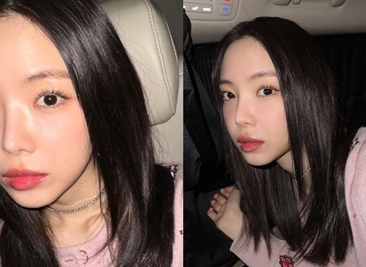 Singer and actor Son Na-eun, 29, gave off seductive Beautiful looks.Son Na-eun shared a number of recent photos with his fans, leaving only a few emoticons such as hearts and flowers.It appears to have been taken inside the vehicle when illuminated in the background: a selfie taken from various angles by Son Na-eun dressed in a cute patterned pink outfit.I also released a picture of a cell phone high above my head, which is a popular style among the younger generation these days. Above all, a new hairstyle that brings out Son Na-euns doll-like features is impressive.Son Na-euns big eyes, rugged nose, and other superior Beautiful looks are even more impressive.Meanwhile, Son Na-eun has been actively engaged in acting recently.He has appeared in the latest JTBC Agent, TVN Ghost Doctor last year, and JTBC No Longer Human in 2021.The girl group Apink withdrew in April last year.At the time, Son Na-eun said, I have left Apink, which I have been with for the past 11 years. Apink is like a family that has been together for a long time. It was a difficult decision after a lot of trouble and it was not an easy decision, but now I am another panda. I want to support Apink. He expressed his gratitude to Apink members and fans.