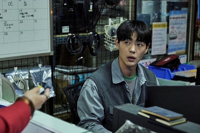 Actor Shin Jae-ha has finally become nice.Jeanie TV Original Drama  ⁇  Bad guy Electric (written by Seo Hee, Lee Seung-hoon / Director Kim Jung-min, Kim Sung-min) is a crime noir drama about the transformation of a living lawyer who met a bad guy into an elite bad guy.Shin Ha-kyun, Kim Young-kwang, Shin Jae-ha and other casting lineups.Shin Jae-ha focuses attention on the transformation of taking off the villain image of previous works.Shin Jae-ha, who succeeded in winning the role of Billon in the drama  ⁇   ⁇   ⁇   ⁇   ⁇   ⁇   ⁇   ⁇   ⁇   ⁇   ⁇   ⁇   ⁇   ⁇   ⁇   ⁇   ⁇   ⁇   ⁇   ⁇   ⁇   ⁇   ⁇ ,  ⁇   ⁇   ⁇   ⁇   ⁇   ⁇ ................................................He draws attention to the fact that he is not a villain but a presence in the  ⁇  Bad guy biography.In  ⁇ Bad guy ⁇ , Shin Jae-ha plays Han Dong-soo (Shin Ha-kyun)s half-brother and event broker Han Beom-jae, who is a programmer and currently works at a used computer shop.He introduces the money-making events to help his brother, and faces his brother who turns into a bad guy because of his work.Shin Jae-ha, who is divided into ordinary characters that can be seen around him, is perfectly melted into Han Bum-jae with a good face.Kager ⁇  no Tsuji: Inemuri Iwane Edo Z ⁇ shi Why is he so busy? Kager ⁇  no Tsuji: Inemuri Iwane Edo Z ⁇ shiThe production crew is a person who is confused by Shin Jae-has unintentionally dangerous incident.Shin Jae-ha was motivated to shoot in order to show a different image from the previous one.  ⁇  Shin Ha-kyun, Kim Young-kwang and Shin Jae-ha to fill the  ⁇  Bad guy electric  ⁇  I told him to look forward to his work.