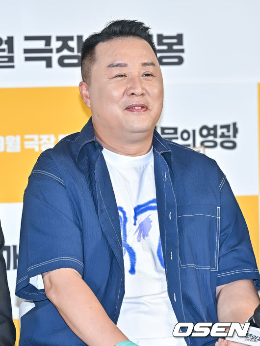 Jeong Jun-ha reveals  ⁇ Hangout with Yoo ⁇  disjoint storyActors Kim Soo-mi, Jeong Jun-ha, Yoon Hyun-min, and Yura appeared as guests in the movie The Glory of the Family: Superman Returns.When Jeong Jun-ha appeared on the day, Kim Hee-chul said, What are you doing when you play recently? Im having so much fun.The glory of the family: Superman Returns  ⁇  I tried to promote it, but I did not disjoint it, and Jeong Jun-ha warned that there are one or two dangerous children.He explained, PD suddenly asked me if I could get a ride, so if I get on, do not burn it. I told him to talk for a while and then disjointed. Kang Ho-dong asked, Didnt you cry? and Jeong Jun-ha said, I cried about once. How can I not cry? He said, Im saying goodbye. Then I posted a group selfie on SNS.The inside is a huge dwarf  ⁇   ⁇   ⁇   ⁇ .Jeong Jun-ha also said that he was Baro after the disjoint notice Baro about the reason for the appearance of the Superman Returns.Kim Hee-chul did not have a  ⁇   ⁇   ⁇ , but when he played at home, he teased again, and Jeong Jun-ha said that he was really contacted.MBC  ⁇   ⁇   ⁇   ⁇   ⁇   ⁇   ⁇ .......................................After two weeks of restitution for the reorganization,  ⁇   ⁇   ⁇   ⁇   ⁇   ⁇   ⁇   ⁇ ....................................At that time, Jeong Jun-ha said, I am sorry that I can not show a better picture. I do not think I need good energy to win the future.I am happy now, so do not worry, we are family, so if you need it, please call us anytime. In addition, in July, what do you do when you play? Share the pictures taken with the members at the time of the last shooting. Fighting!!!!!!!!!# What do you do when you play # Viewer mode # Please cheer me up  ⁇   ⁇   ⁇   ⁇   ⁇   ⁇   ⁇   ⁇   ⁇   ⁇   ⁇   ⁇   ⁇   ⁇   ⁇   ⁇   ⁇   ⁇ .Jeong Jun-ha, who copes professionally with sudden disjoint, has been praised as a young man.However, soon after that, Jeong Jun-ha, who appeared in the Shin Bong-sun channel content, drank the most alcohol in his life (hearing the disjoint news).He was not crying, but weeping, and he showed a contradictory appearance. He said, It was recording day on Thursday, but I could not stay at home. He tried to make a street.Thank you for telling me this story and telling me the story behind it.In the production report of the Superman Returns  ⁇ , which was held on the last 5 days, Jeong Jun-ha decided to appear without worrying about the proposal after the disjoint.  ⁇  Hangout with Yoo ⁇  disjoint.On the other hand, Jeong Jun-ha, Shin Bong-suns disjoint, and Joo Woo-jae as a new member.However, after the reorganization,  ⁇   ⁇   ⁇   ⁇   ⁇ ....................................DB, JTBC