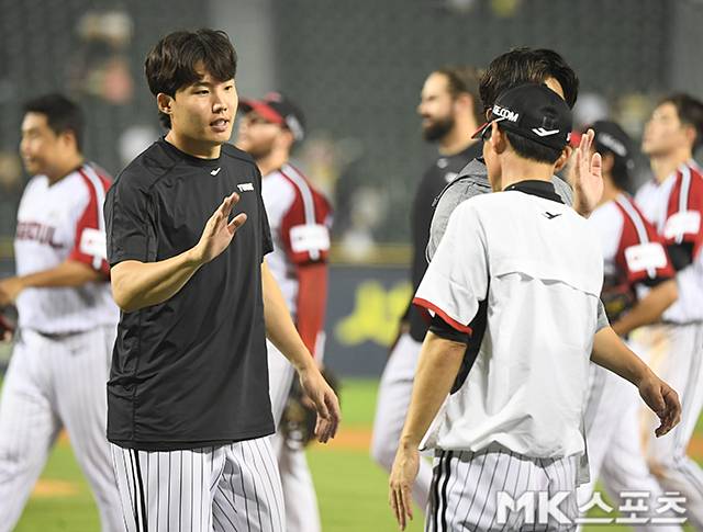 LG 임찬규와 염경엽 감독. 사진=천정환 기자