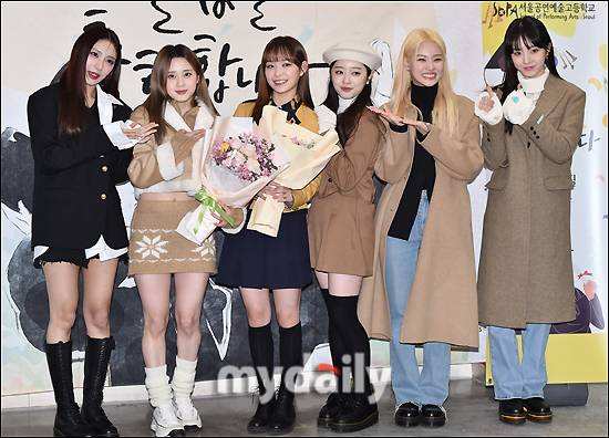 그룹 라잇썸(LIGHTSUM, 상아 초원 나영 히나 주현 유정). / 마이데일리