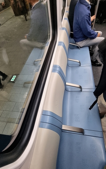 수도권광역급행철도(GTX)-A 초도차량 내 의자. /신현우 기자