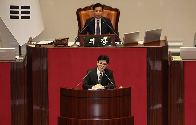 한동훈 법무장관이 21일 오후 서울 여의도 국회에서 열린 제410회 국회(정기회) 제8차 본회의에서 국회의원(이재명) 체포동의안에 대한 체포동의요청 이유설명을 하고 있다. /뉴스1