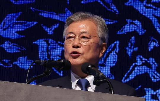 지난 9월19일 오후 서울 영등포구 63빌딩에서 열린 9·19 평양공동선언 5주년 기념식에서 문재인 전 대통령이 인사말을 하고 있다.<사진공동취재단·연합뉴스>