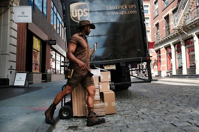 UPS 배달 기사, 지난 7월 뉴욕 /  출처 : 게티이미지