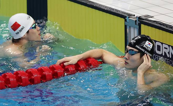 레이스 마친 황선우와 판잔러<저작권자(c) 연합뉴스, 무단 전재-재배포 금지>