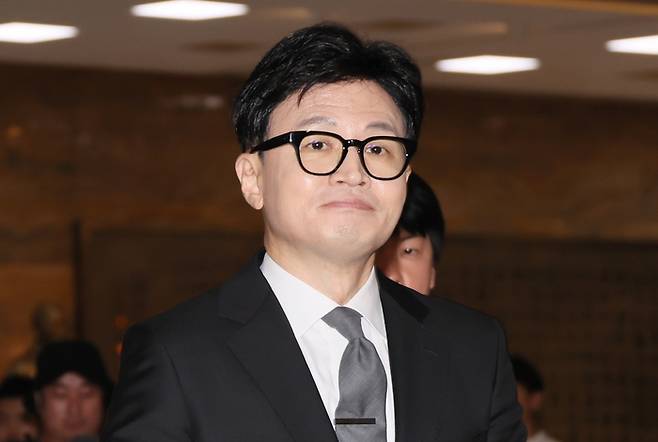 한동훈 법무부 장관이 지난 21일 국회에서 열린 본회의에 출석하고 있다. 연합뉴스