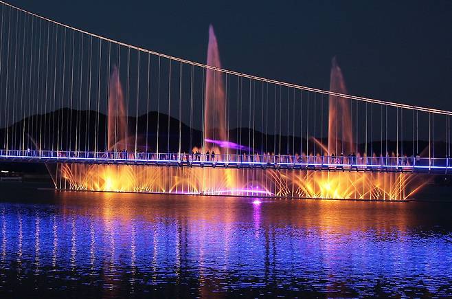 예당호 라스베이거스형 불꽃분수쇼