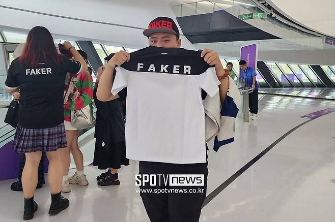 ▲ 페이커를 응원하는 중국 현지 팬들. ⓒ항저우(중국), 박정현 기자