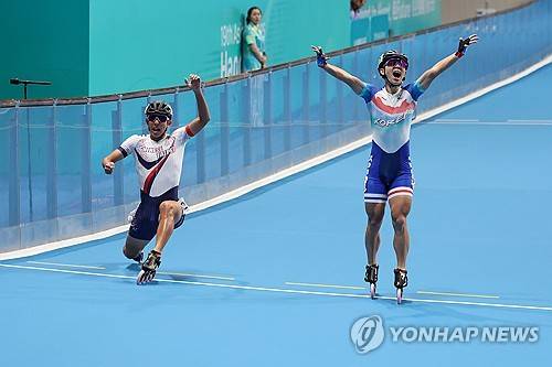 세리머니를 펼치다 금메달을 놓치는 정철원. ⓒ연합뉴스