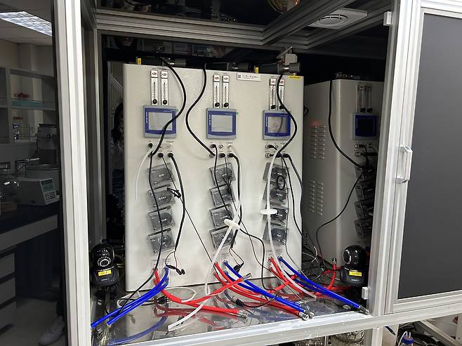 hy 중앙연구소의 대장모사 시스템. /김가연 기자