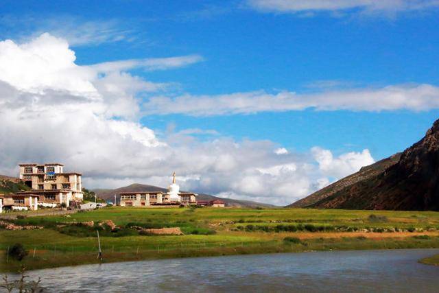 쭤궁에서 방다 가는 길, 옥곡과 초원. ⓒ최종명