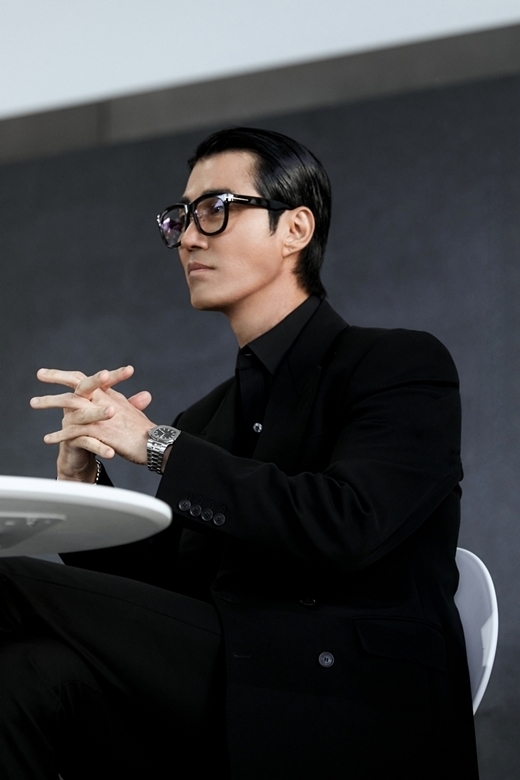Actor Cha Seung-won visited the 28th Busan International Film Festival for the Netflix film Believer2 (directed by Baek), drawing enthusiastic cheers from audiences.Cha Seung-won, dressed in a brown-toned suit and on a red carpet, attended the opening ceremony on the 4th of last month and grabbed Audiences with a good speech, digging a full schedule including open talk and GV.Cha Seung-won was pleasantly lucky at the Believer2 open talk held at the open-air theater of the movie theater, saying, It was Brian Joo who deserved to die at Yongsan Station, but he did not come back with information that he was dead.Its a work with familiar characters and new characters, he said. Cha Seung-won (Cho Jin-woong), who appeared in the first part, is in a disadvantage?It is a survival battle that should not be done hard, he said.Cha Seung-won said, Brian Joo has a lot of emotions in the basic framework of the character compared to the first one. As Believer 2 is streamed on Netflix, I am excited and excited to share it with people all over the world.I wonder what the reaction will be.Cha Seung-won also continued to laugh in a conversation with Audience, who appreciated Believer2: Please excuse me if my pronunciation is poor because I got a tongue-in-cheek while digesting a lot of schedules and applied XXX (medicine).I will talk happily though, he joked, making the atmosphere of the intestines cheerful at once.Cha Seung-won said, Unlike in Believer1, Brian Joo in Believer2 cuts his hair short. The question is whether there is a reason. I tried to express old and greasy Feelings, I cut it because I wanted to change it, he said, revealing that not only acting but also visual troubles were dissolved in the film.Cha Seung-won expressed his love and enthusiasm for the film and Audience, saying, Would you like more questions? after completing the Audience Question final sequence.In Believer 2, Cha Seung-won perfectly digested the character, which is weak but stronger, unique and different from the evil spirits, overwhelming the screen with breath and eyes.Believer2 opens on Netflix on November 17.