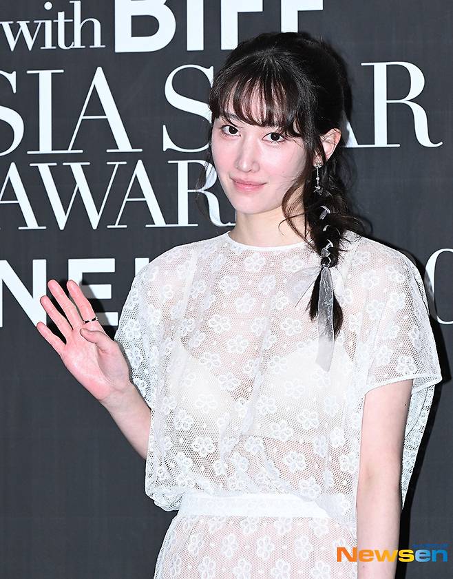 Actor Jeon Jongseo attended the 2023 Claire Asia Star Awards at the Busan Paradise Hotel in Haeundae-gu, Busan, on the afternoon of October 5th.On this day, Jeon Jongseo appeared in front of the photo wall wearing a dazzling white long dress, especially in full-body see-through and side-by-side fashion.Her walked into the photo wall with her imposing walking, glamorous eyes and glamorous eyes, and then shyly finished the photo time with a ball heart.In particular, Jeon Jongseo is also famous for his relationship with Lee Chung-hyeon Director, who recently directed Netflix Movie  ⁇  Ballerina  ⁇ .The pair, who were linked through the movie Call, began their public romance in December 2021.In her testimony at the time of the production of  ⁇  Ballerina  ⁇  which was held in September, Her said, I had a breath in the director and the call, and there was a character on the movie that could clearly reveal the color of the short movie ransom or call I thought.I was hoping it was Kang Min-hee this time.I thought Kang Min-hee was charming when I was with jade wine, and I thought I should do my best to keep Kang Min-hee from being reminded of what I am doing because of Hers death.I think I focused rather on Kang Min-hee In the 28th annual Busan International Movie Festival, he made a full-fledged move. On the third day after the red carpet opening ceremony on the first day, on the 6th day of the movie, he unveiled a story that he could not get out of the production presentation at the Ballerina Open Talk.Jeon Jongseo said, I was more special to work with my lover Lee Chung-hyeon Director at the Ballerina Open Talk.Meanwhile, the 2023 Claire Asia Star Awards will be held jointly by global fashion magazine Marie Claire and Busan International Movie, sponsored by Chanel, where Asian moviegoers cheer and encourage each other.