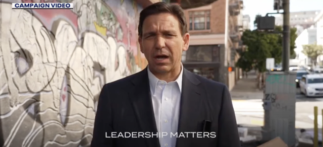 공화당 대선 경선 후보 론 디샌티스 플로리다 주지사가 지난 5월 쓰레기가 방치된 샌프란시스코의 거리를 배경으로 1분 길이의 홍보 영상을 찍어 올렸다. 그는 영상에서 "좌파 정책을 받아들인 도시들은 시민들의 삶의 질을 파괴했고 사람들을 더 푸른 목초지로 탈출하게끔 만들었다"며 "리더십이 중요한 이유"라고 주장했다. 영상 캡처