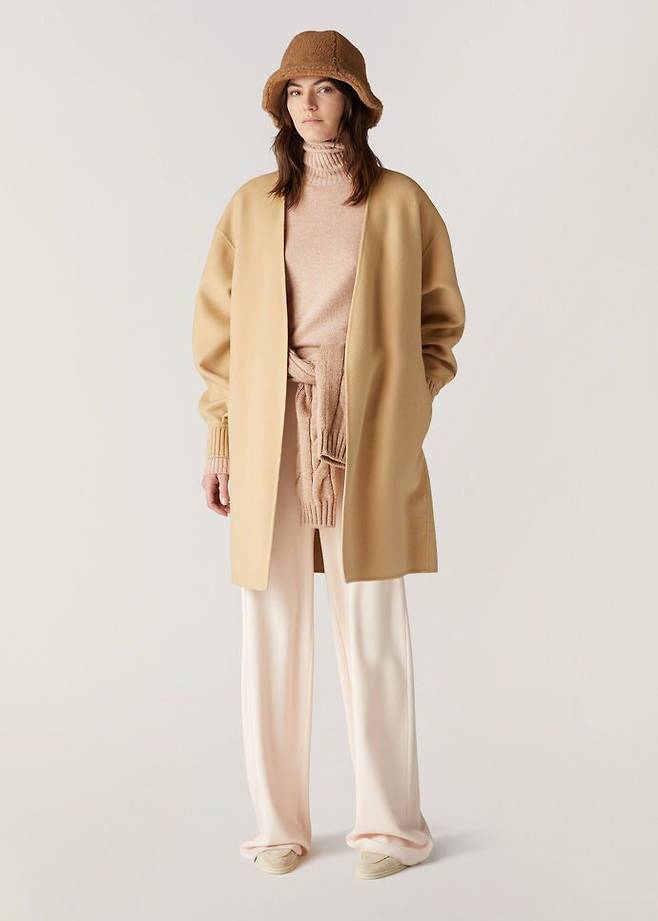 올드 머니 패션 유행을 일으킨 HBO의 인기 시리즈 ‘석세션(Succesion)’에서 미디어 재벌 가문 ‘로이(Roy)’ 패밀리들이 즐겨 입은 이탈리안 하이엔드 브랜드 로로 피아나(Loro Piana). 로로 피아나의 이름은 럭셔리 캐시미어의 동의어와도 같다. 로로 피아나 홈페이지.