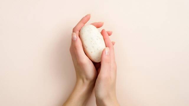 더러운 공중화장실 비누도 손을 씻을 때 사용하면 독감 예방에 도움이 된다. /사진=게티이미지뱅크