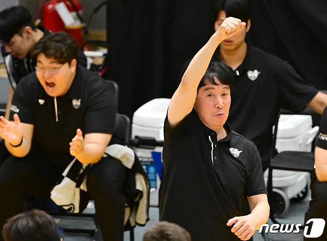 신영철 우리카드 감독 (한국배구연맹 제공)