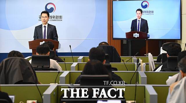 구태모 공정거래위원회 기업결합과장이 23일 오전 세종시 정부세종청사에서 브로드컴의 VMware 주식취득 건에 대한 심의 결과를 발표하고 있다./세종=이동률 기자