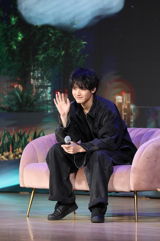 아카소 에이지. 지니어스