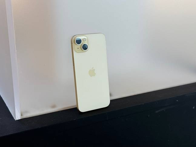 아이폰15 플러스./사진=백유진 기자 byj@