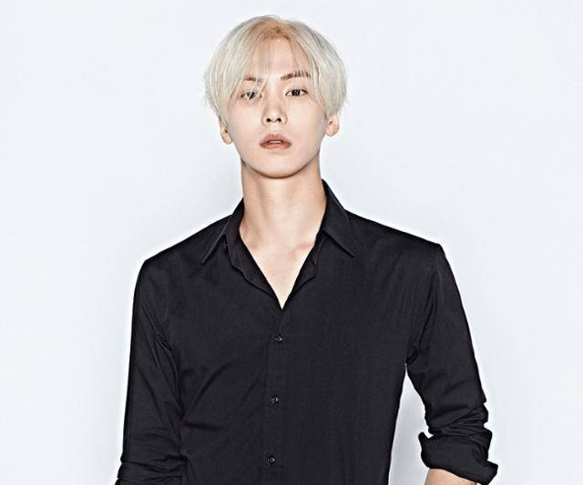 그룹 아스트로 출신 라키가 기획사 원파인데이엔터테인먼트를 설립하고 데뷔 후 첫 홀로서기에 나선다. 원파인데이엔터테인먼트 제공