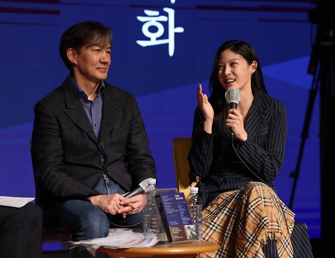 조국 전 장관 딸 조민이 4월 11일 오후 부산 해운대구 쿠무다 콘서트홀에서 열린 '조국의 법고전 산책 저자와의 대화'에서 발언하고 있다. /사진=연합뉴스