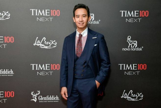 피타 림짜른랏 전 전진당 대표가 24일(현지 시간) 미국 뉴욕에서 열린 시사주간지 ‘타임(TIME)’이 뽑은 차세대 100대 인물 행사에 참석했다. 피타 대표는 태국 총선에서 전진당의 1당 돌풍을 일으키고도 군부 세력에 막혀 집권에 실패했다. 뉴욕=AP 뉴시스