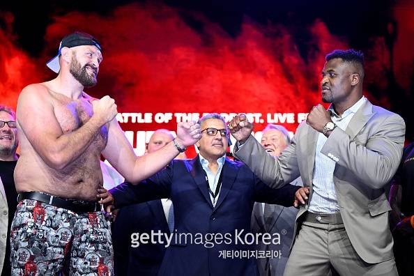 타이슨 퓨리(왼쪽)와 프란시스 은가누. 사진=게티이미지