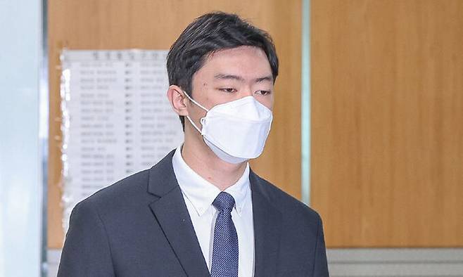 마약류 관리에 관한 법률 위반 등의 혐의를 받는 전우원(전두환 전 대통령의 손자) 씨가 31일 서울 서초구 서울중앙지방법원에서 열린 1심 1회 공판에 출석하고 있다. 최상수 기자